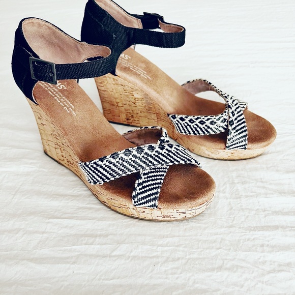 ☀️TOMS~ Strappy Wedges~ Size 8☀️ - Picture 3 of 16